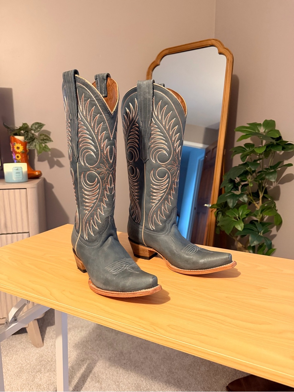 Corral Circle G WOMEN'S EMBROIDERY DSITRESSED BLUE SNIP TOE COWBOY BOOT NWOT
